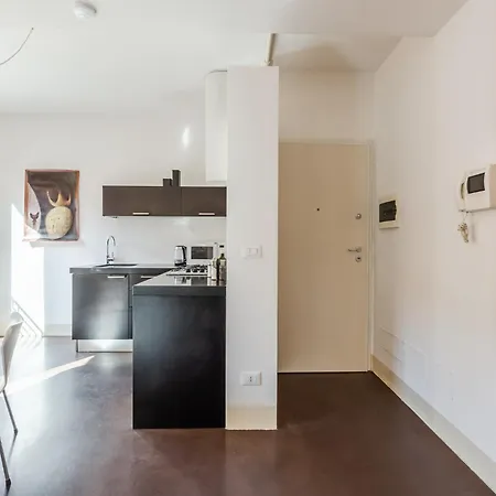 Ab Plus- Via Dello Scalo 10 Klimt *